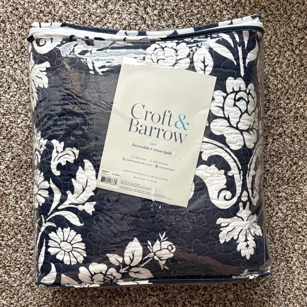 NEW Croft & Barrow Navy White Striped Floral Reversible Quilt Full Queen - Picture 2 of 5